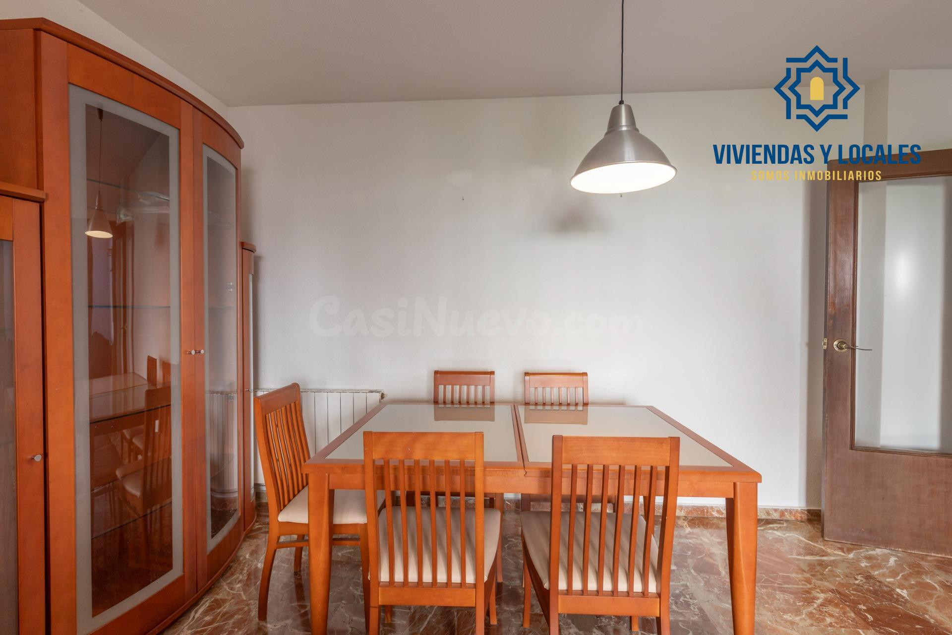 Piso en venta de tres dormitorios dos baños en urbanización  - foto 4