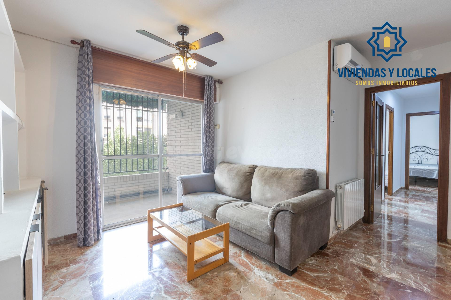 Piso en venta de tres dormitorios dos baños en urbanización  - foto 5