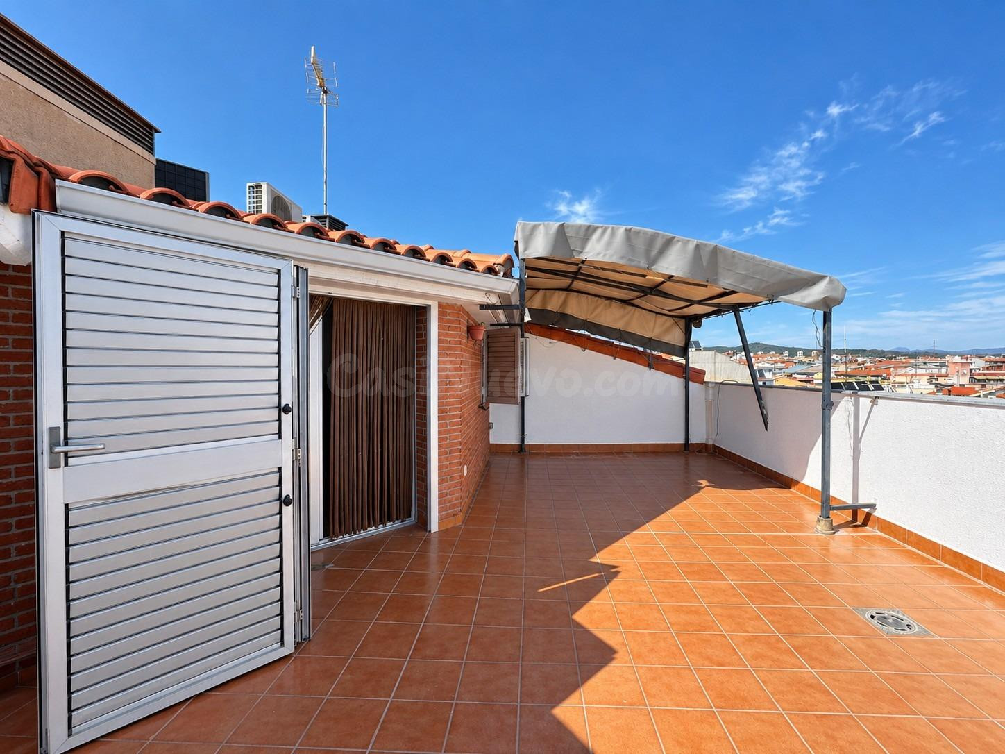 Duplex con terraza y 2 plazas de parking - foto 2