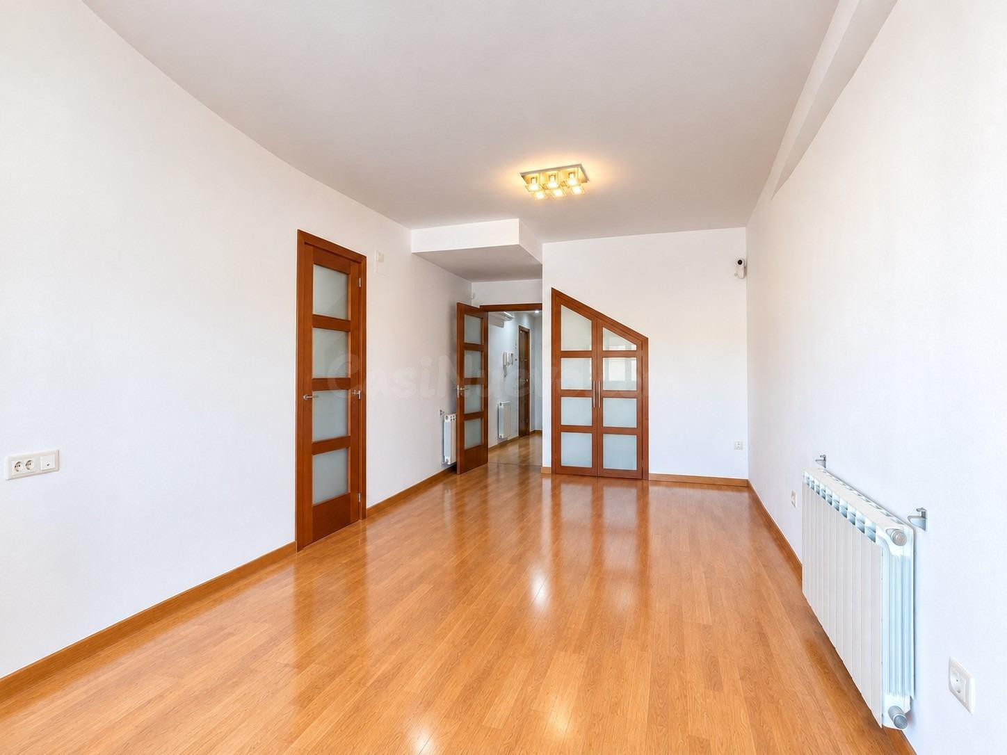 Duplex con terraza y 2 plazas de parking - foto 4