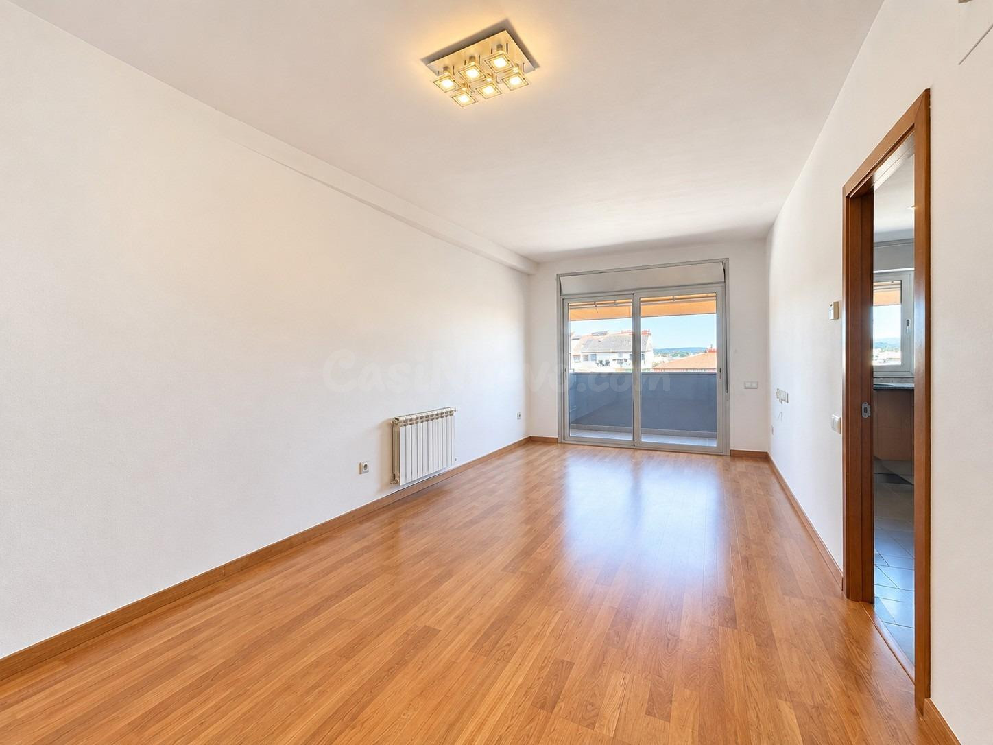 Duplex con terraza y 2 plazas de parking - foto 5