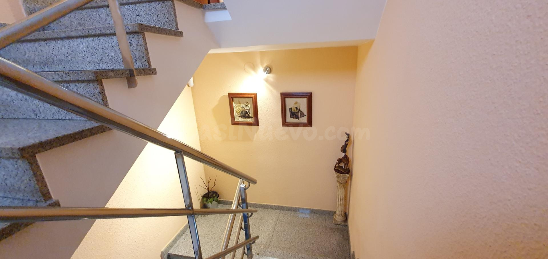 CASA CANTONERA REFORMADA CON LOCAL-GARAJE EN LA CREU DE BARB - foto 2