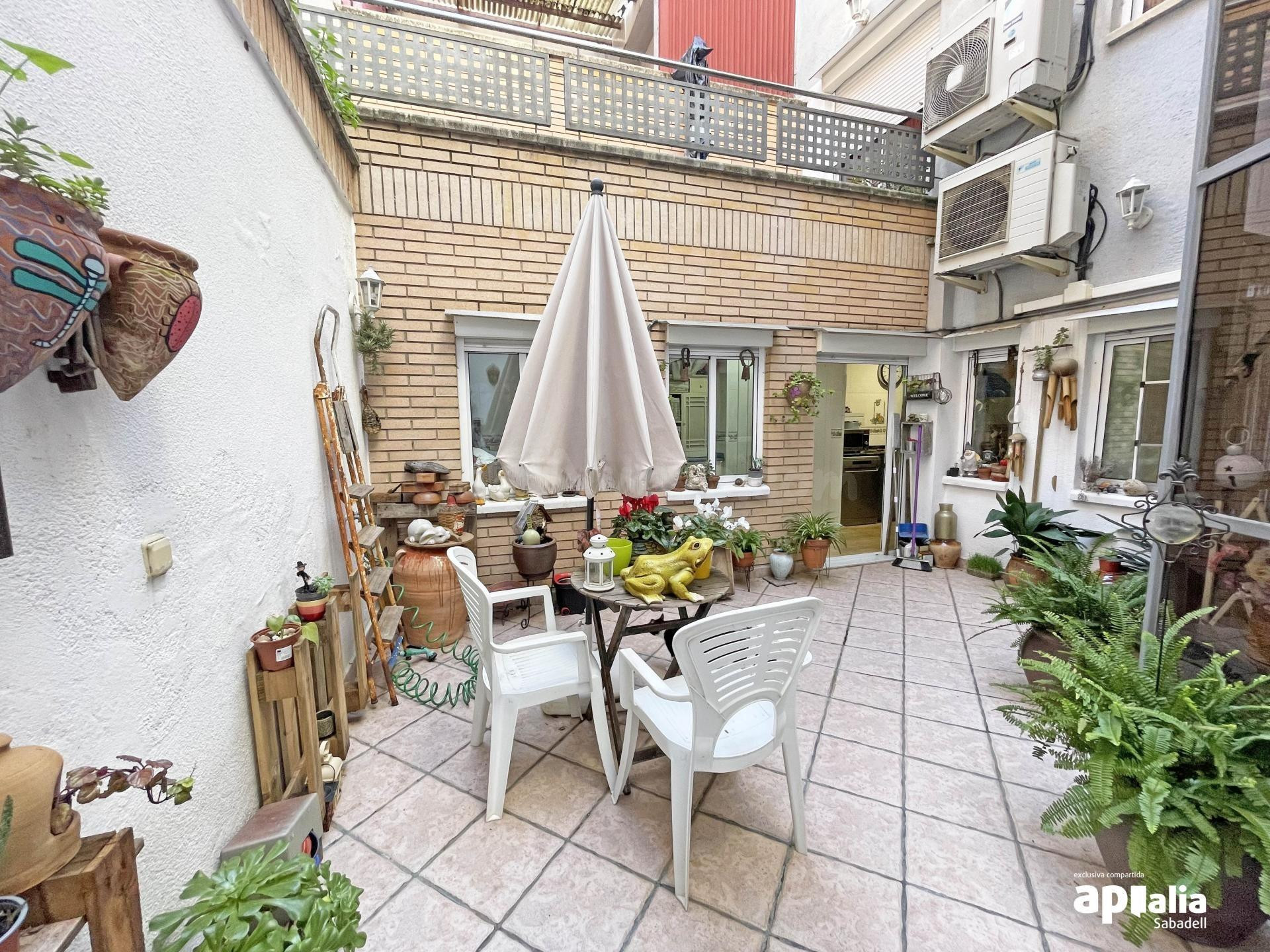CASA ADOSADA CON TERRAZA, PATIO Y GARAJE EN CAN´ORIAC EN SAB