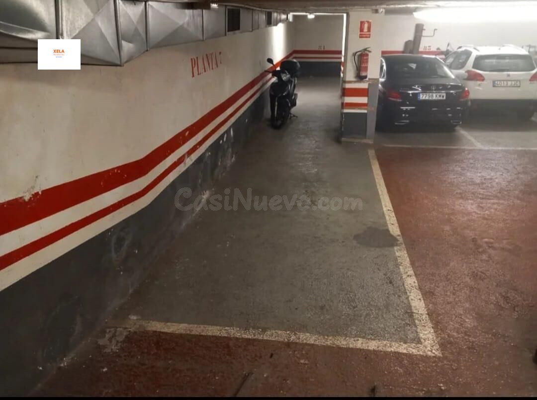 SARRIA-GRACIA Plaza de parking grande