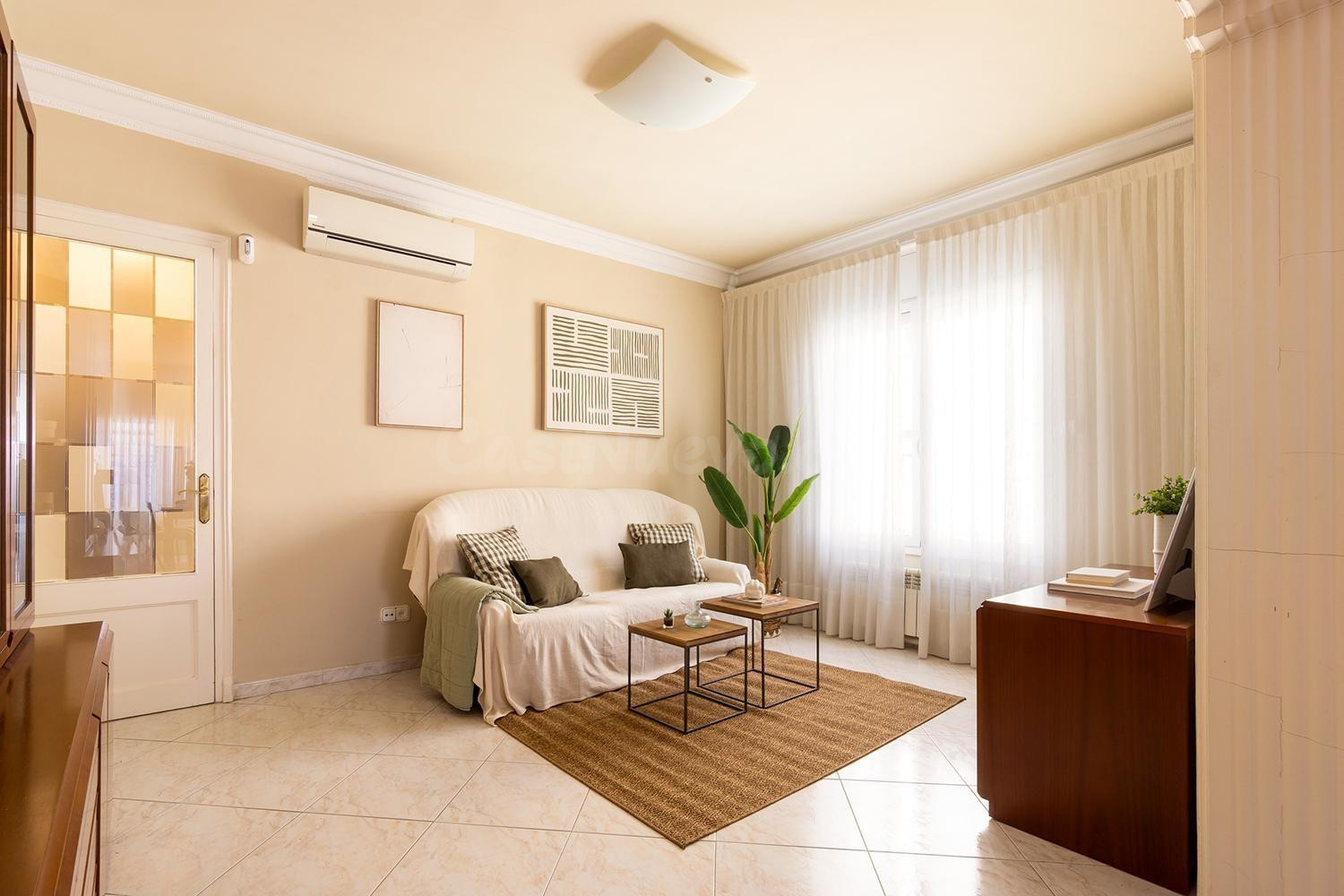 CASA ADOSSADA UNIFAMILIAR CON GARAJE EN LA CREU ALTA - foto 3