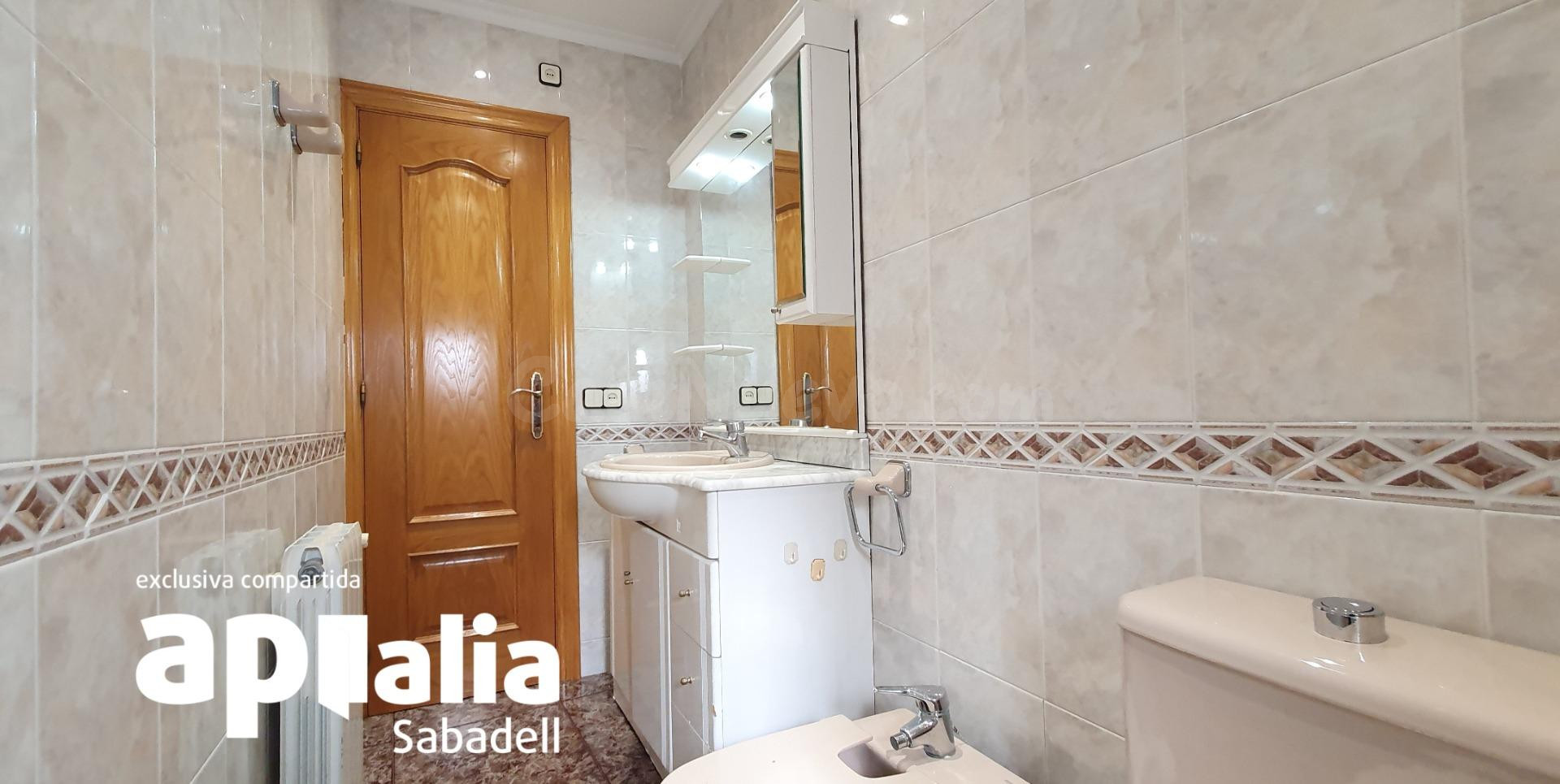 PISO DE 4 habitaciones CON ASCENSOR Y BALCON EN LA CREU DE B - foto 4