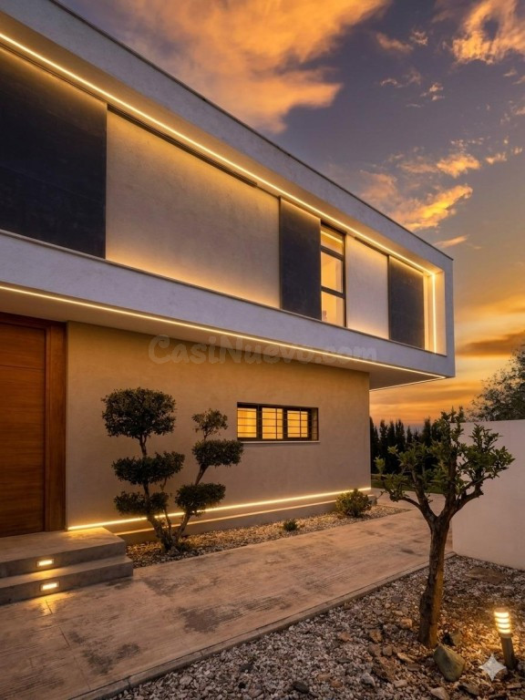 Chalet de lujo en Las Gabias. Semi nuevo y con gran parcela  - foto 3