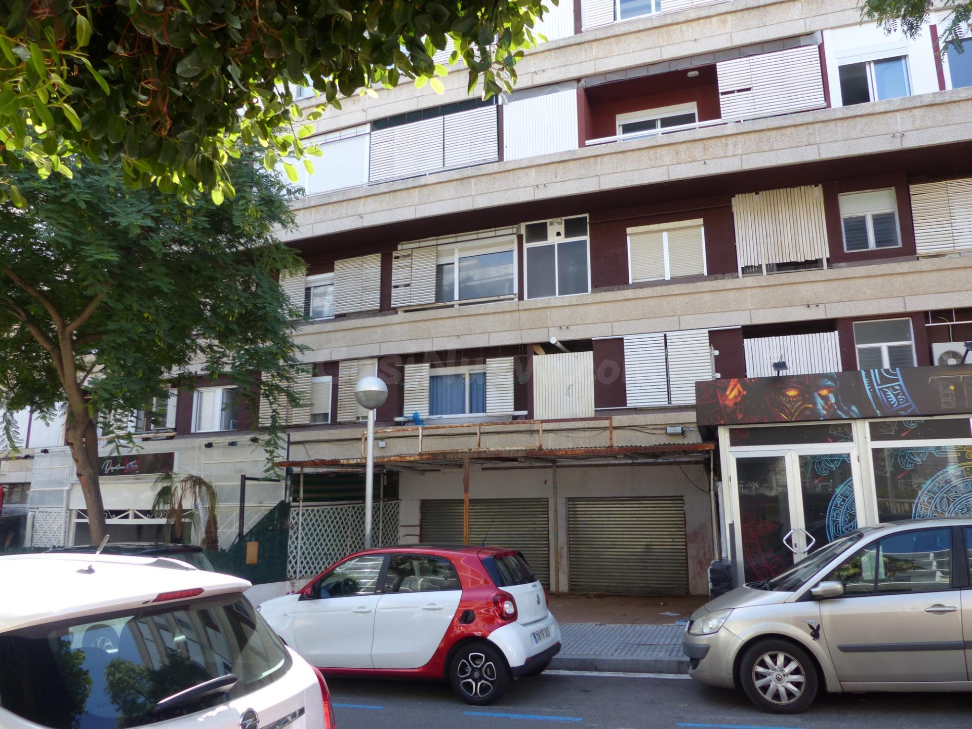 Local comercial con trastienda en venta en Salou