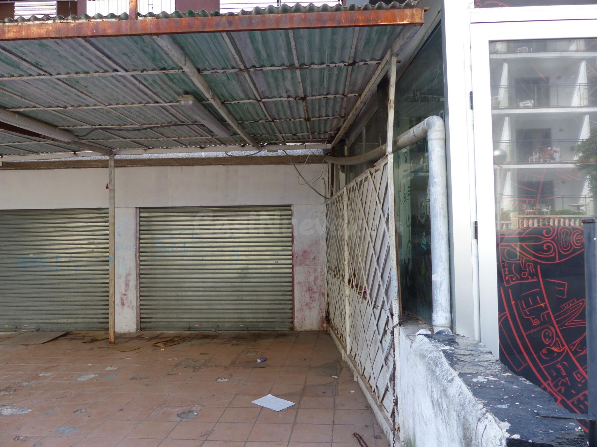 Local comercial con trastienda en venta en Salou - foto 2
