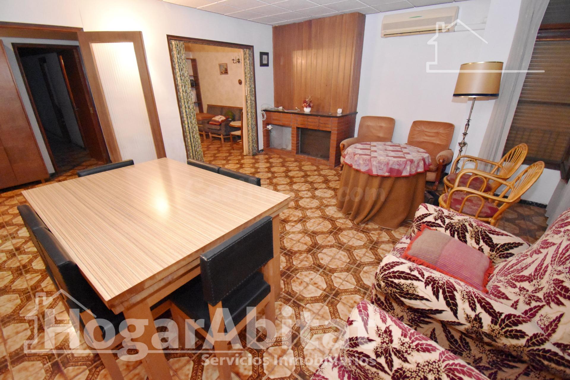 AMPLIA CASA CON LOCAL COMERCIAL, GARAJE Y TERRAZA