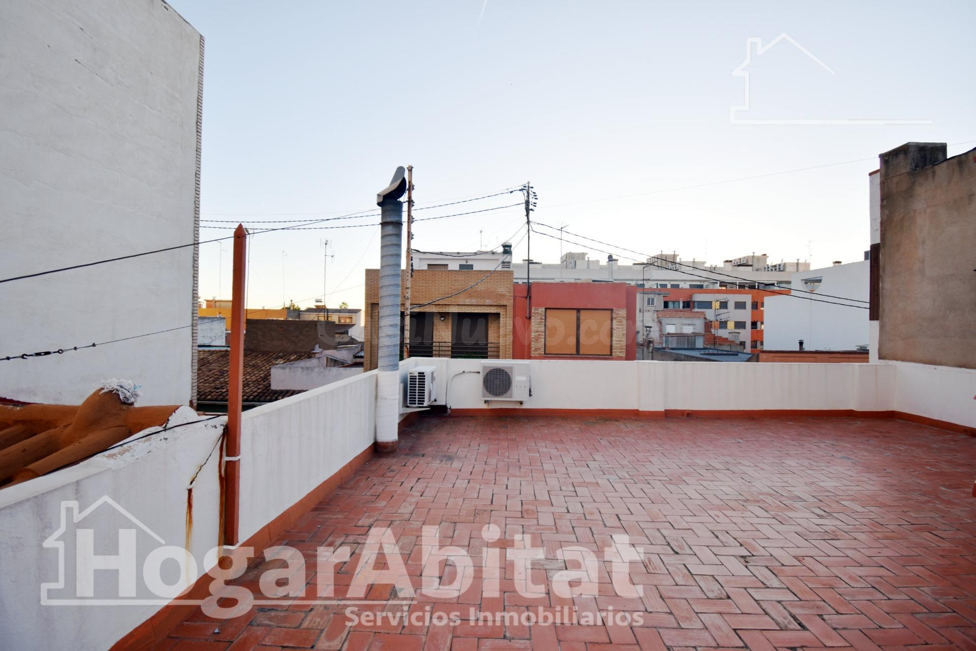 AMPLIA CASA CON LOCAL COMERCIAL, GARAJE Y TERRAZA - foto 2