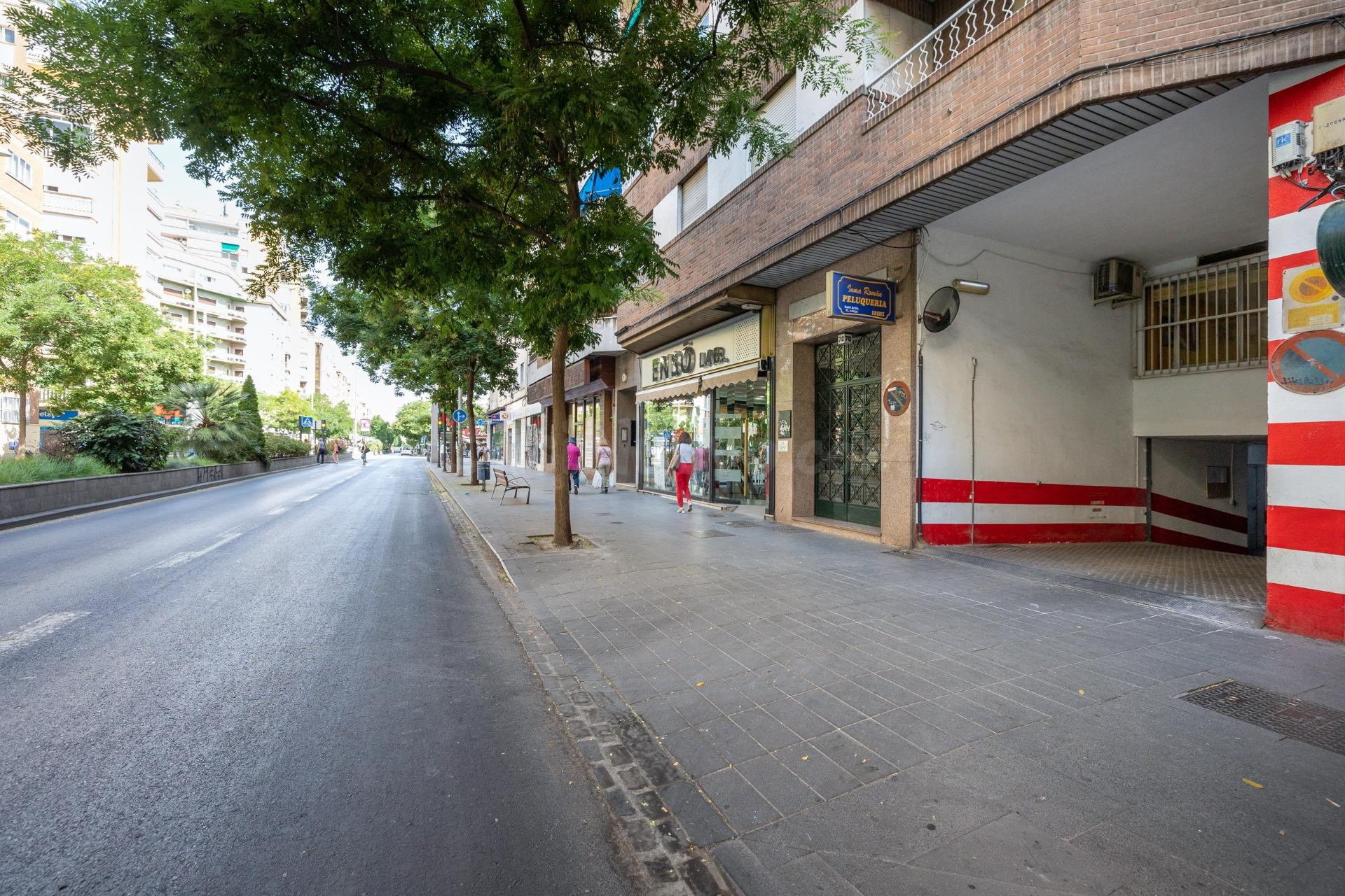 Garaje en Camino de Ronda junta a Recojidas. - foto 2