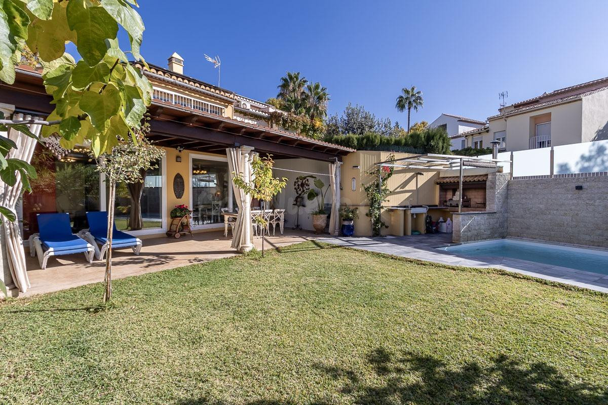 Espectacular casa en Bola de Oro / Serrallo