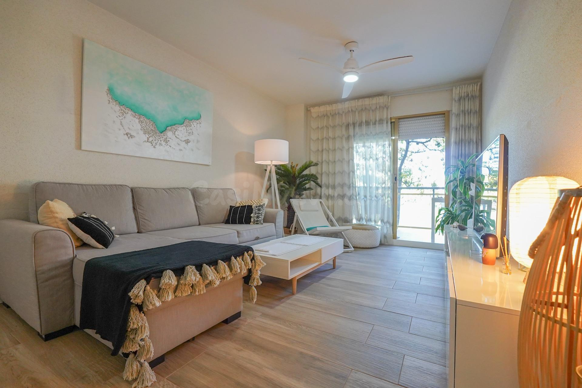 Piso reformado en Cambrils con piscina y parking incluido - foto 5