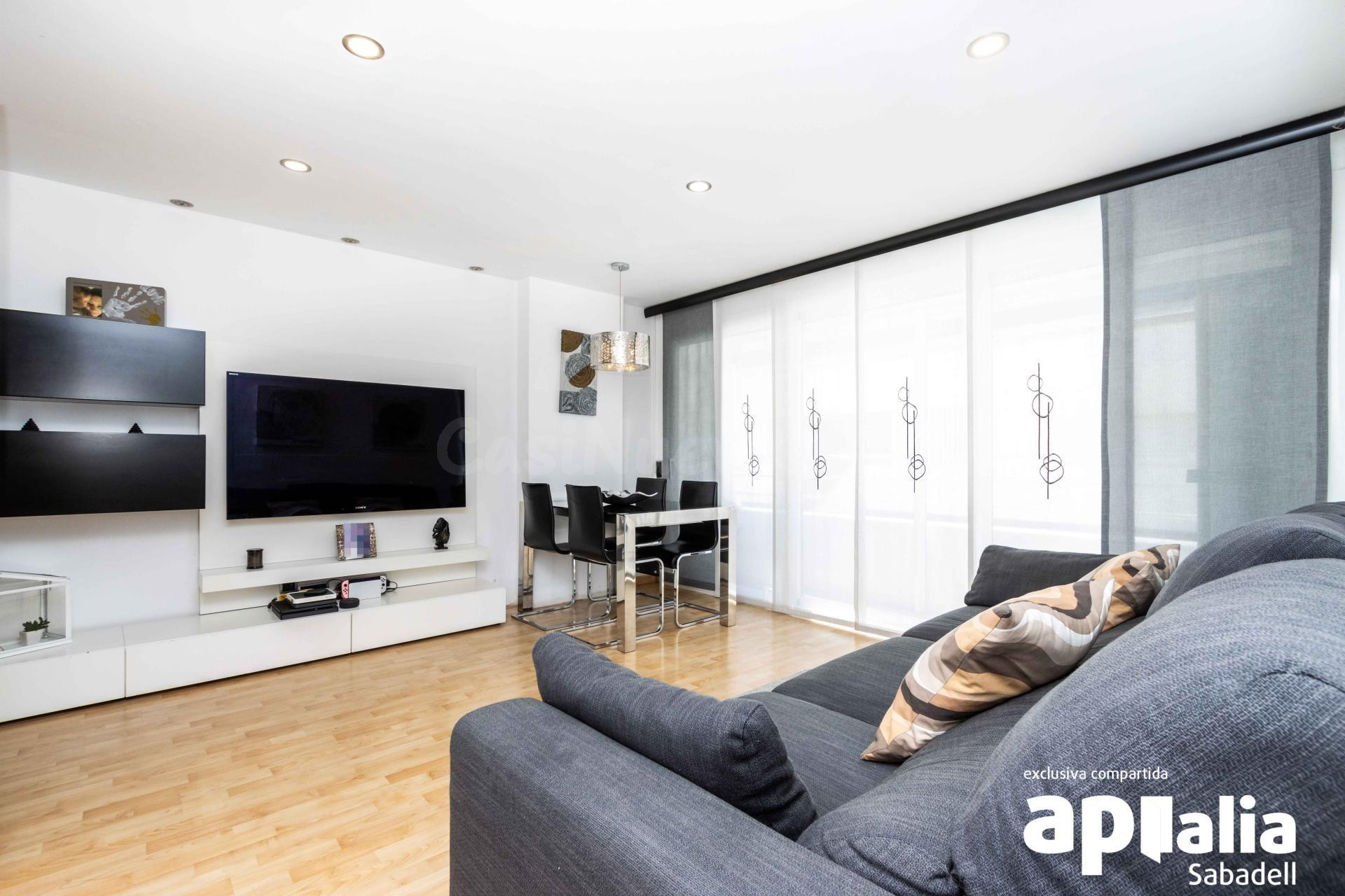 PISO REFORMADO DE 3 habitaciones JUNTO A LA AVENIDA BARBERÀ - foto 2