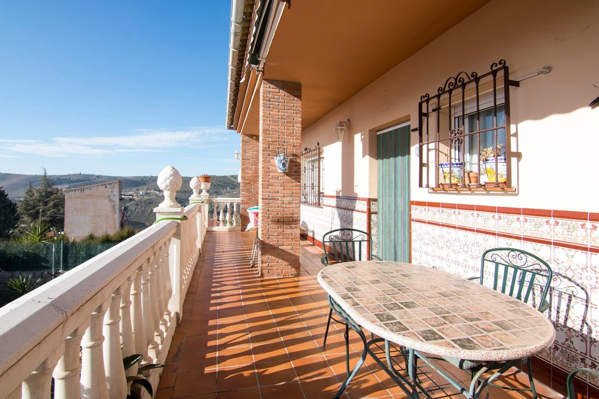 Casa en Huetor Santillan