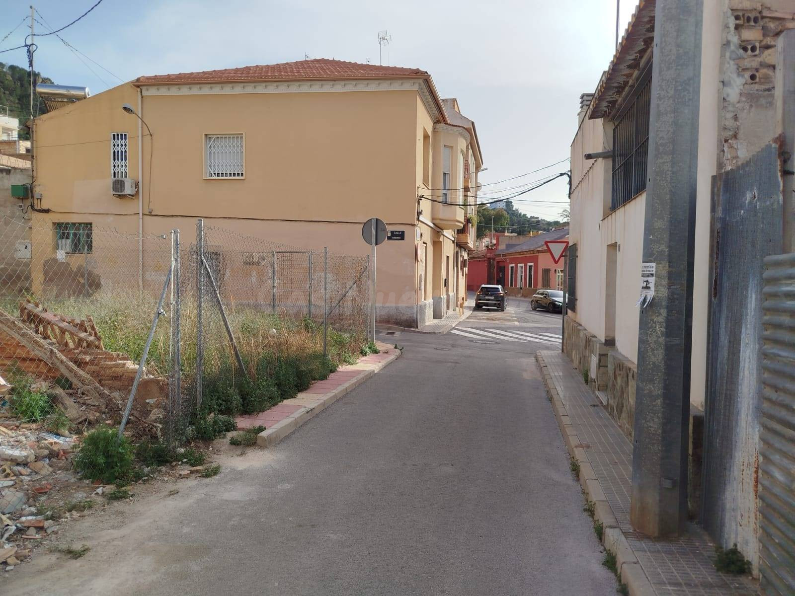 CASA PARA REFORMAR CENTRO ALGEZARES - foto 4