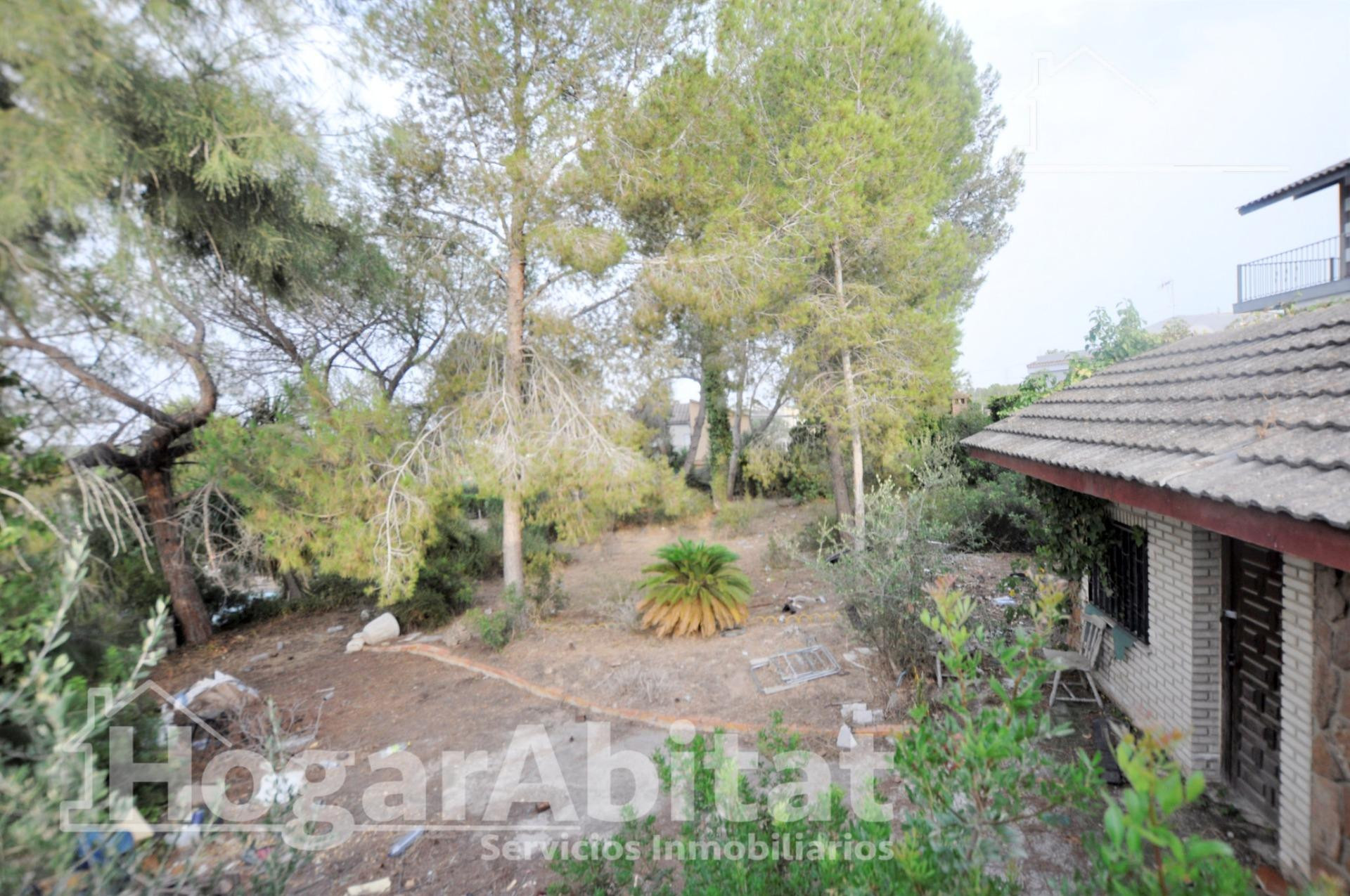 CHALET PARA REFORMAR CON PISCINA, GARAJE Y TERRAZA - foto 3