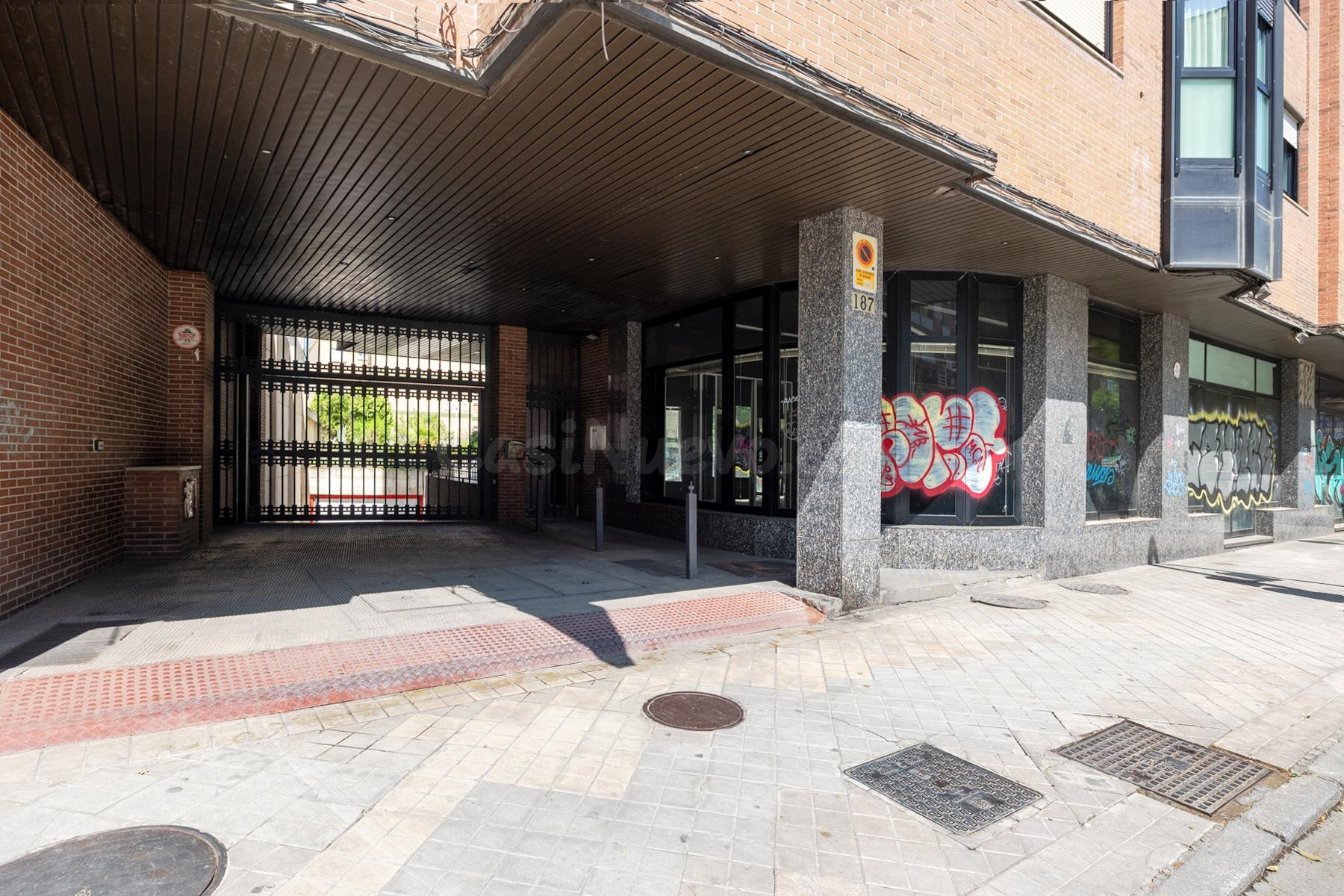 Amplio local comercial en Camino de Ronda