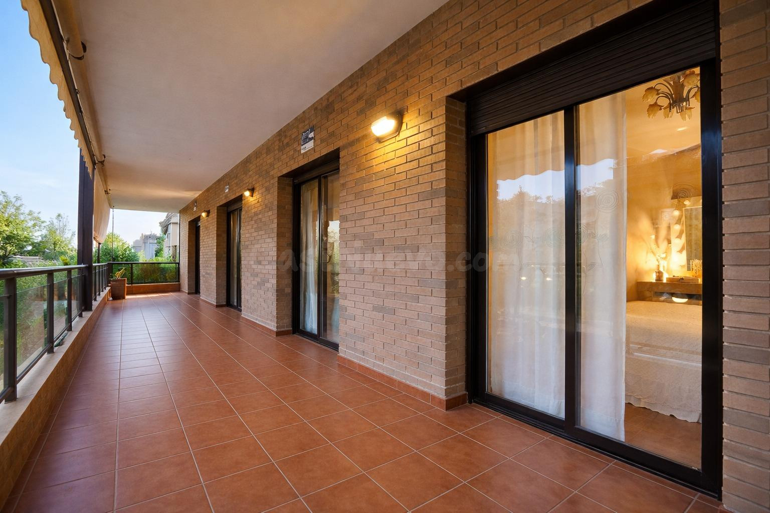 Piso en exclusiva zona de Barenys con parking y trastero - foto 2