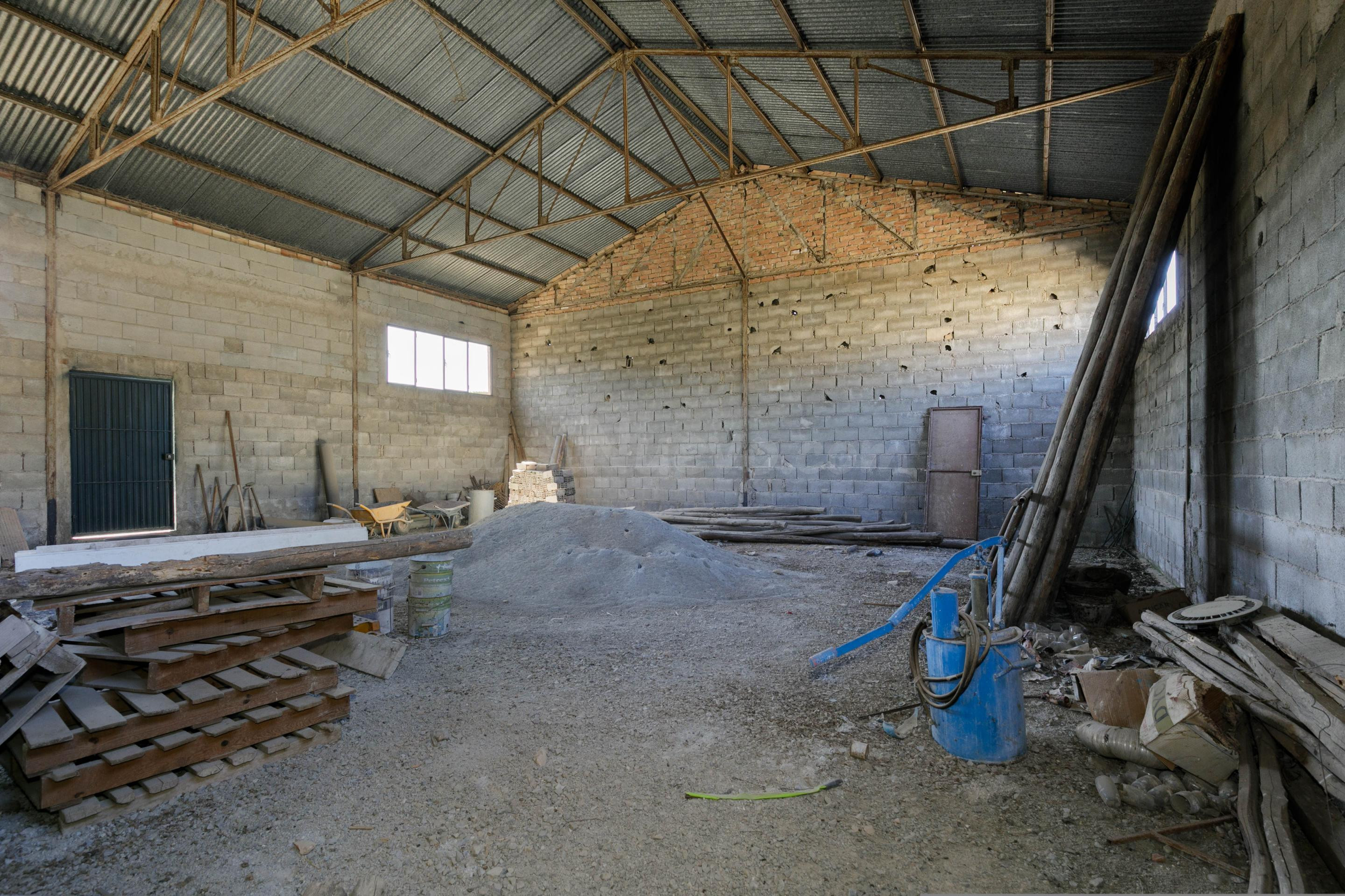 Nave industrial con amplio terreno urbano en Pulianas (Grana - foto 4