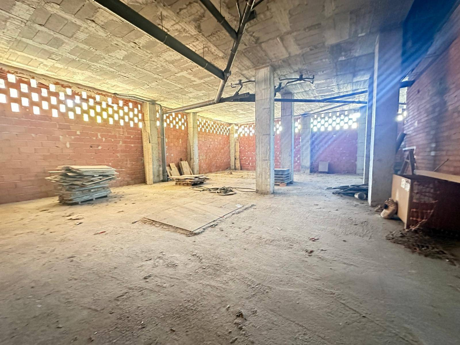Local comercial de 431m2 en alquiler. - foto 3