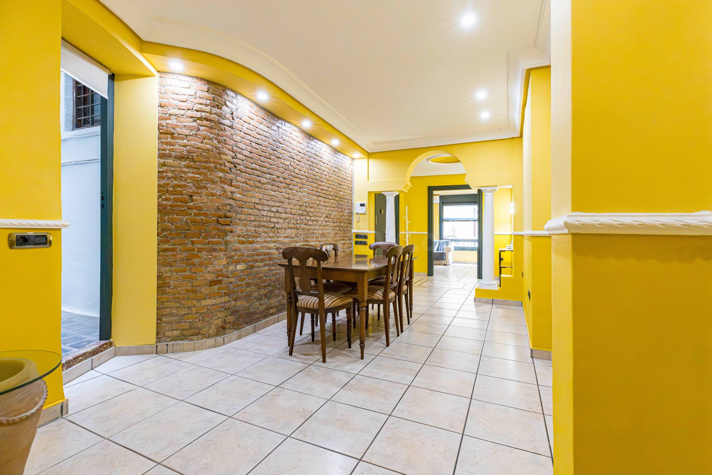 Exclusiva vivienda en Andrés Baquero con licencia turística - foto 3