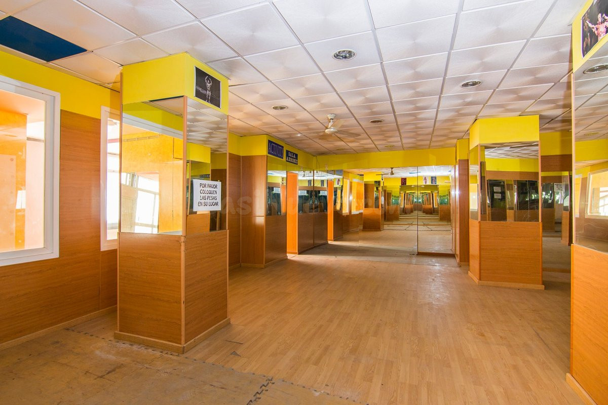 Local comercial en el centro (Plaza Gran Capitán) - foto 4