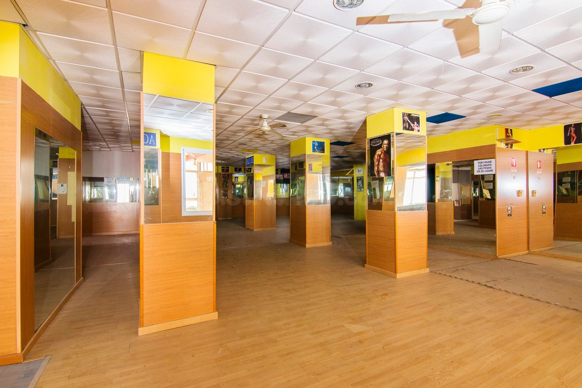 Local comercial en el centro (Plaza Gran Capitán) - foto 5
