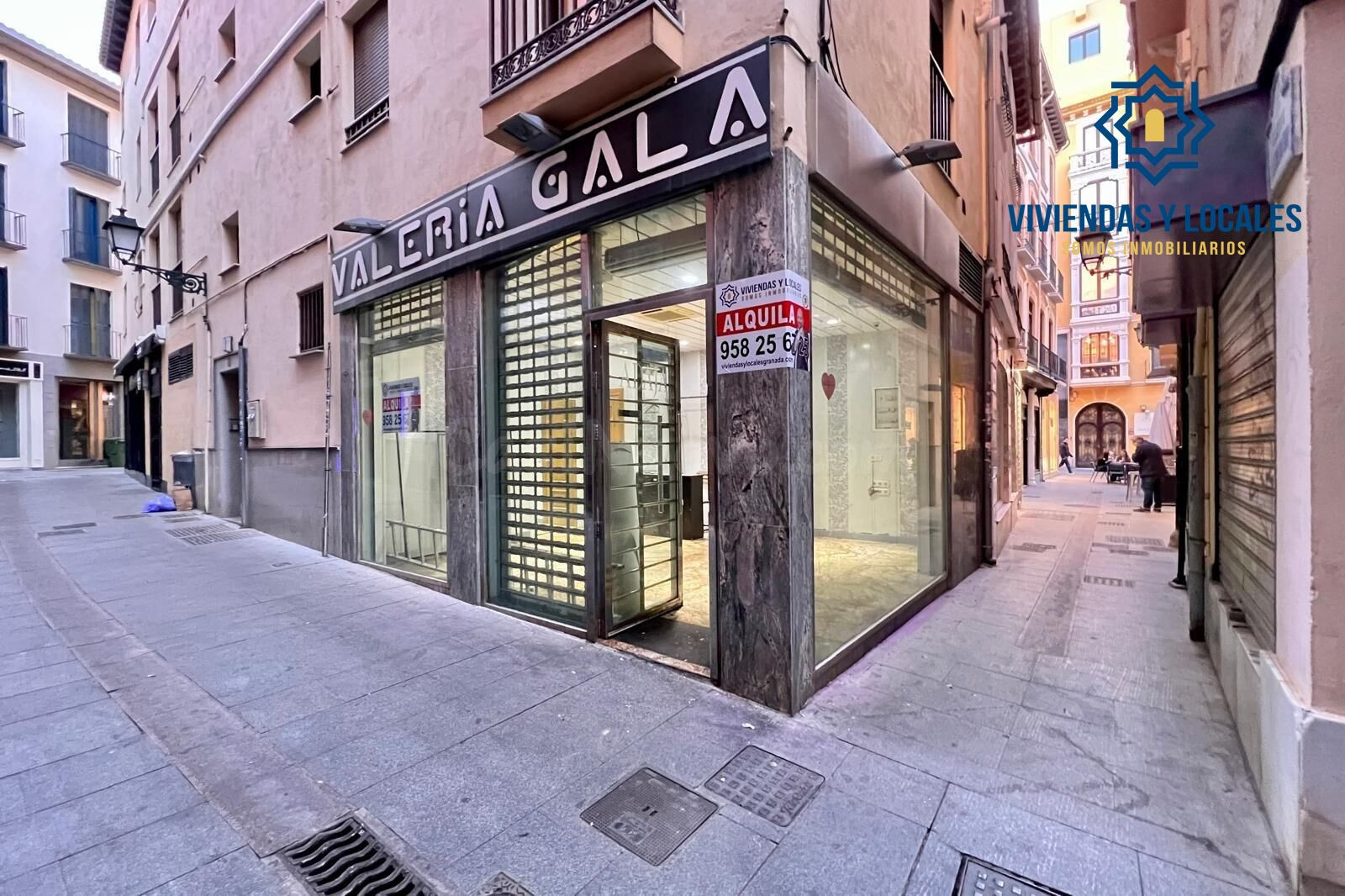 Local en pleno centro de Granada, a espalda de calle Mesones