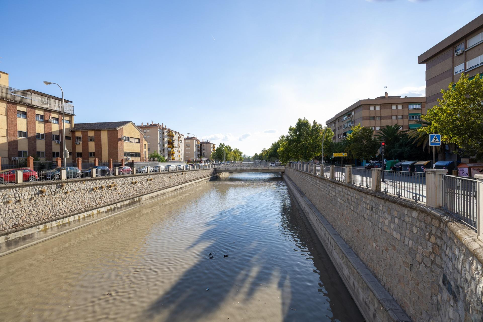 Local de 50 m2 cerca del centro de Granada con posibilidad d - foto 3