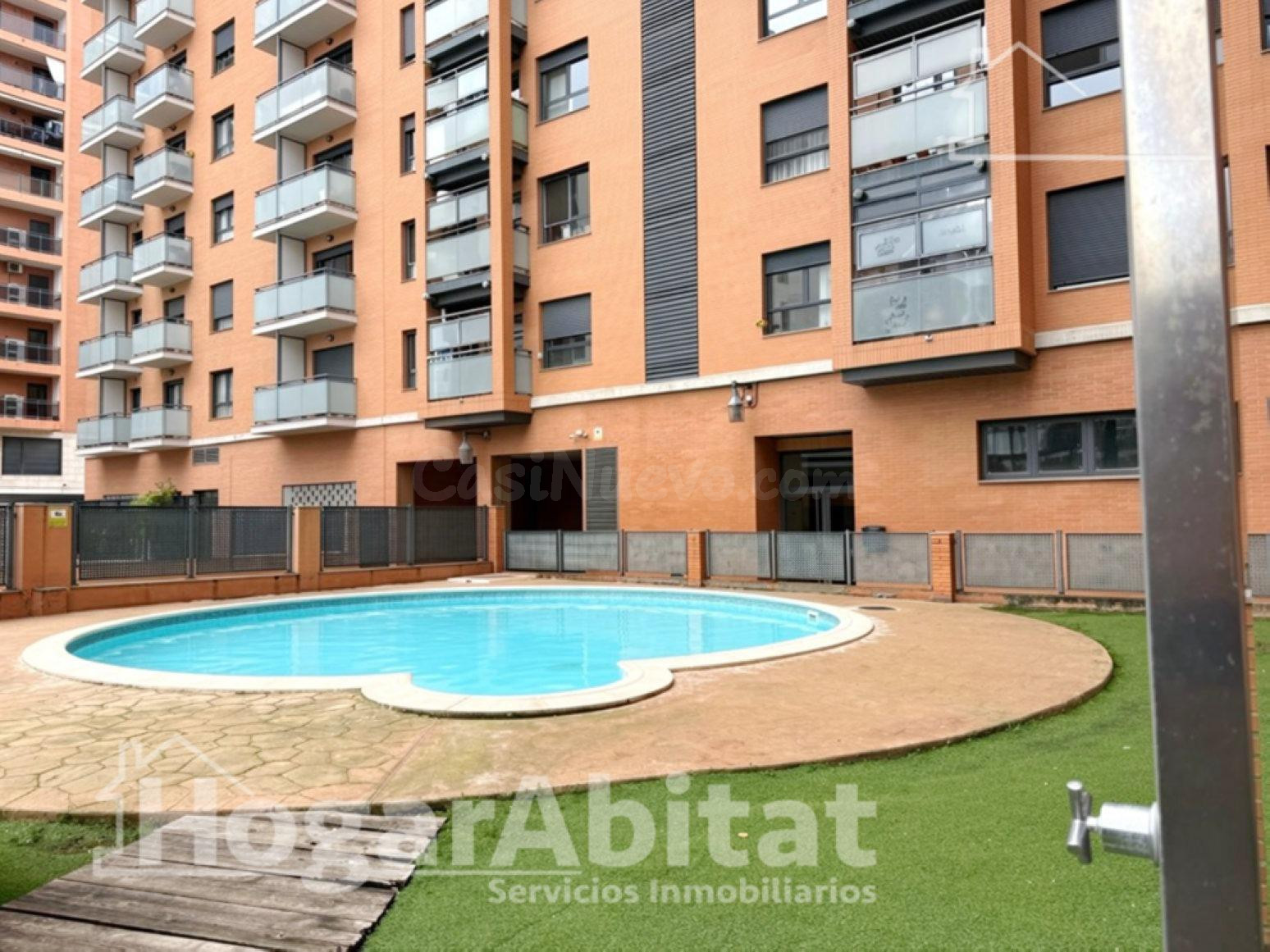 EN RESIDENCIA CON PISCINA Y GARAJE CERCA DE LA CIUDAD DE LAS - foto 3