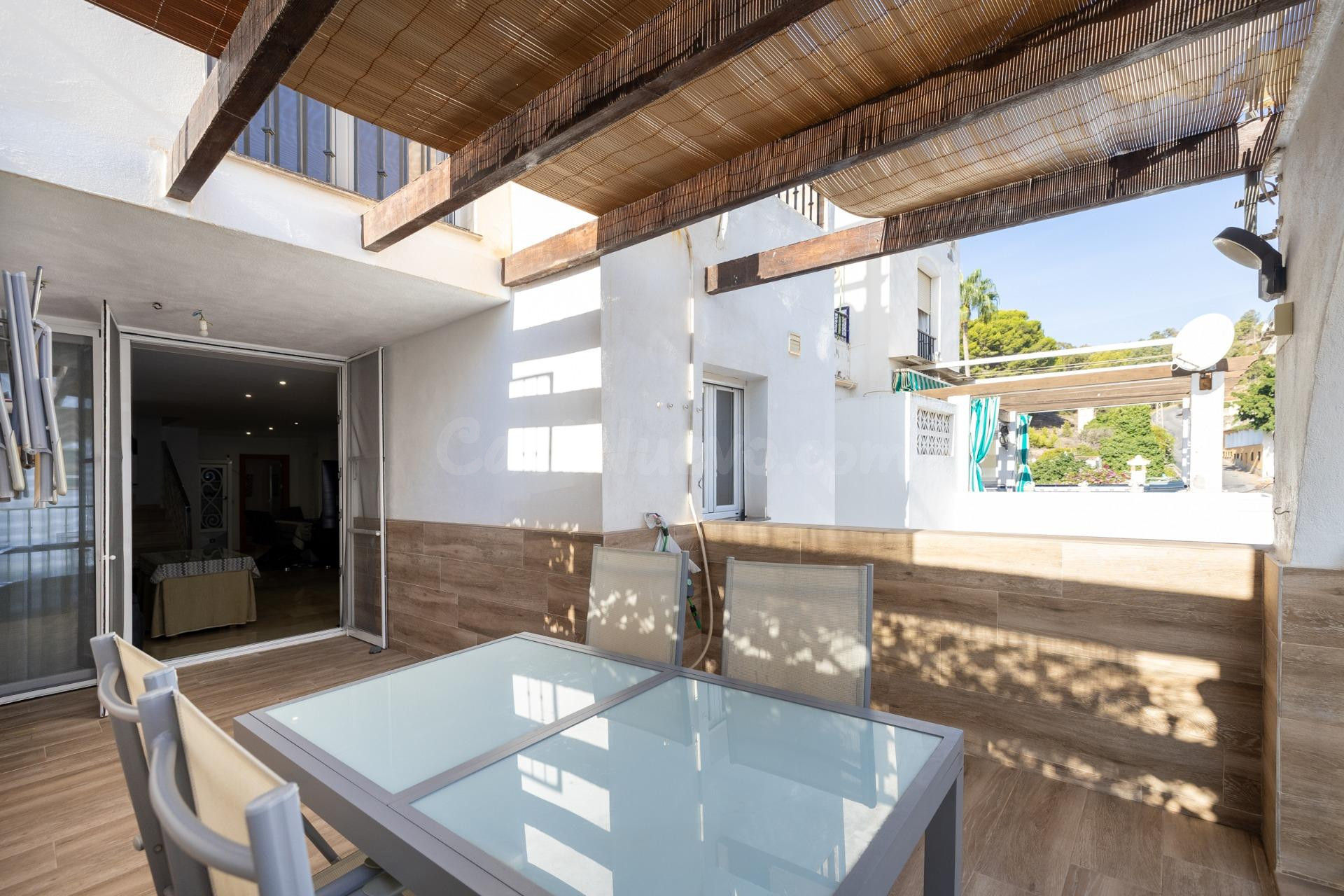 Dúplex de 4 dormitorios con vistas al mar, terraza y piscina - foto 2