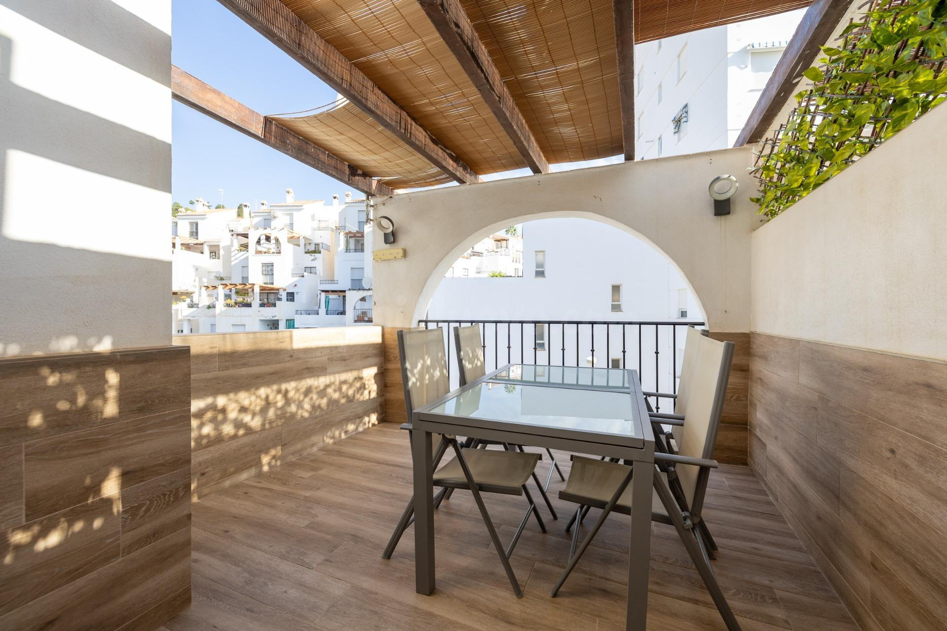 Dúplex de 4 dormitorios con vistas al mar, terraza y piscina - foto 3