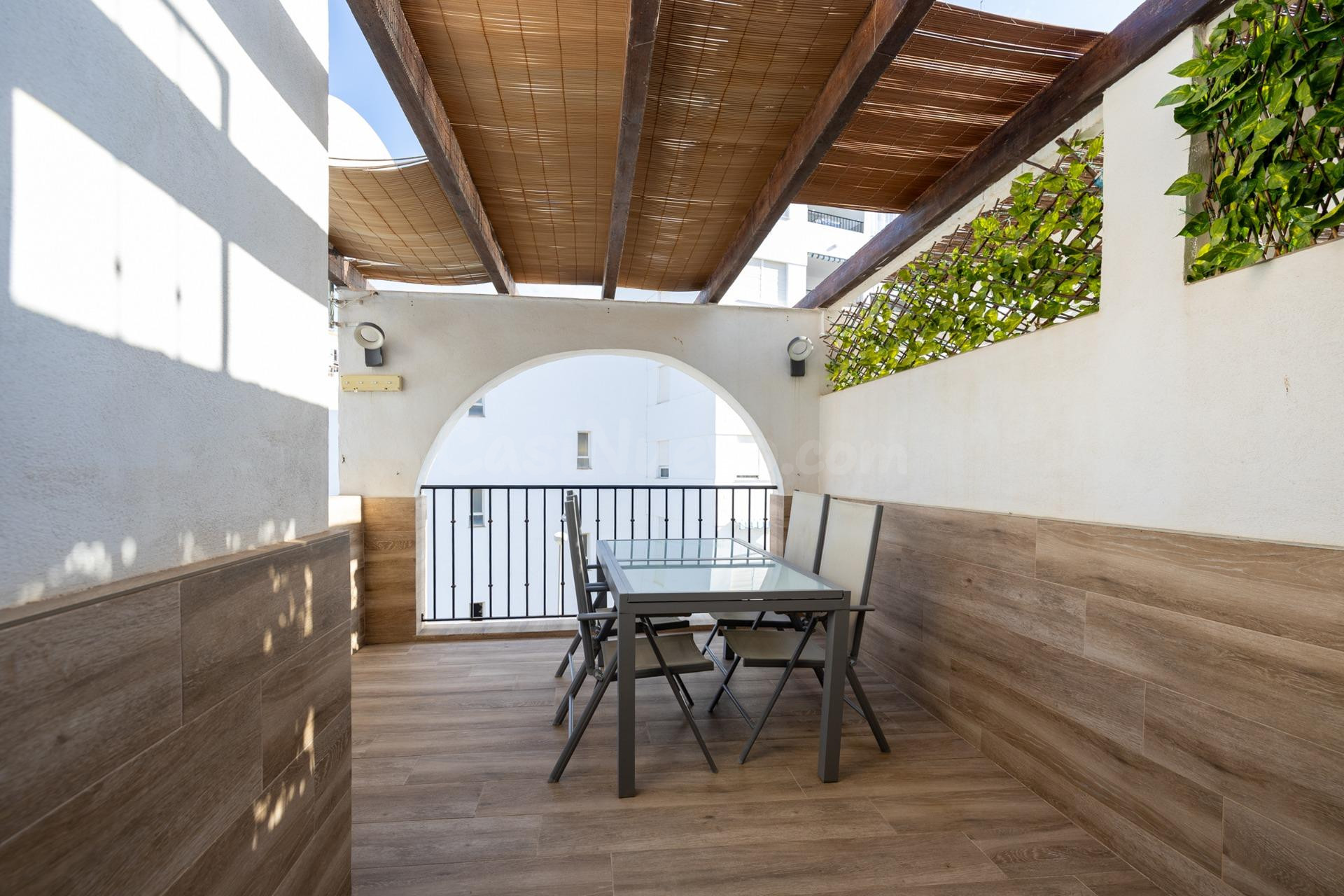Dúplex de 4 dormitorios con vistas al mar, terraza y piscina - foto 4