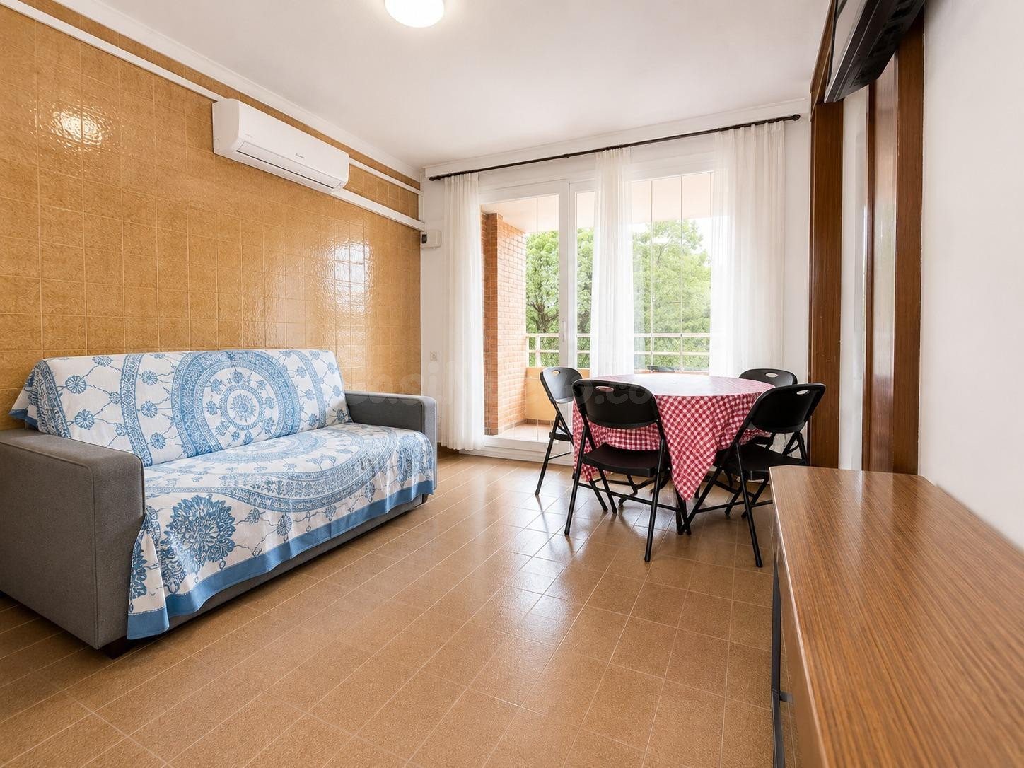 Tu piso junto al mar en Salou con gran terraza - foto 4
