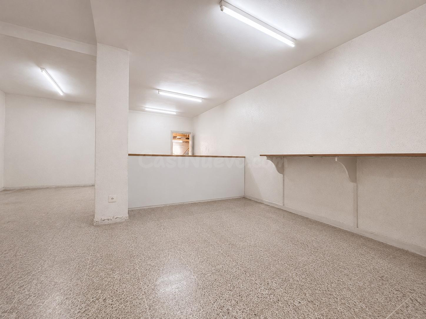 Amplio local comercial en Reus con múltiples posibilidades - foto 4