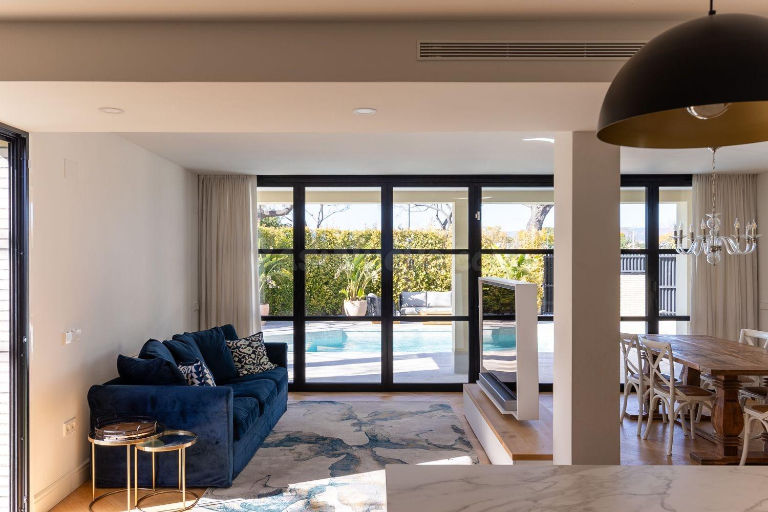 Exclusiva villa con piscina y jardín privado en Vilafortuny  - foto 2