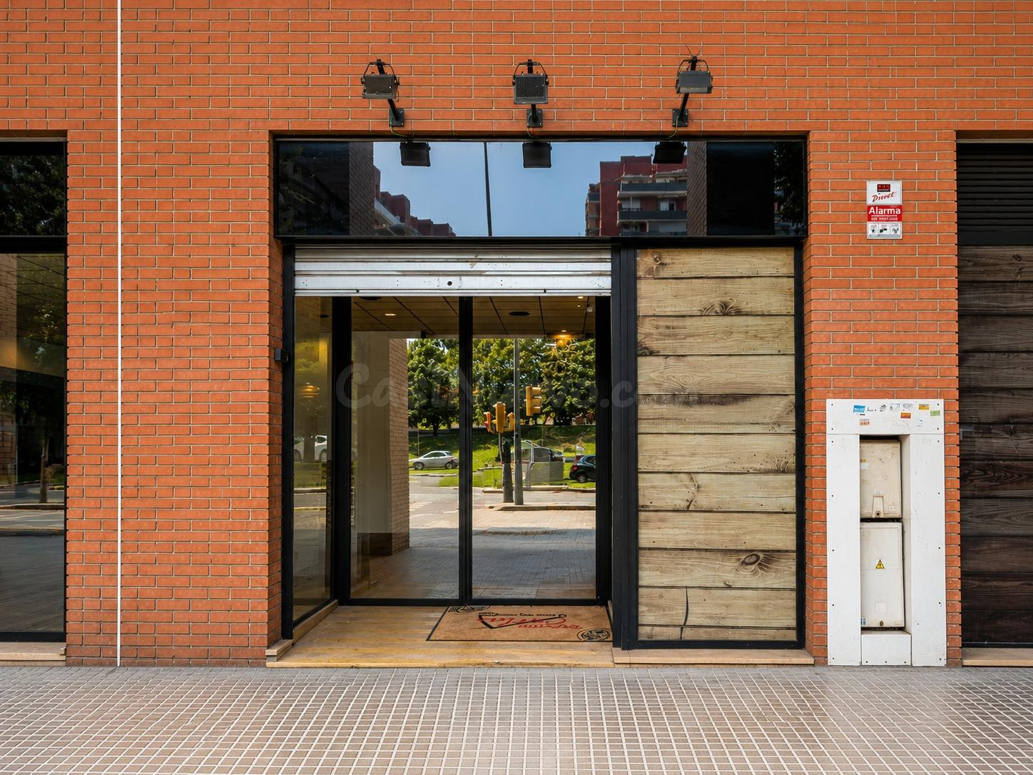 Gran local comercial en Avenida Marià Fortuny con salida de 