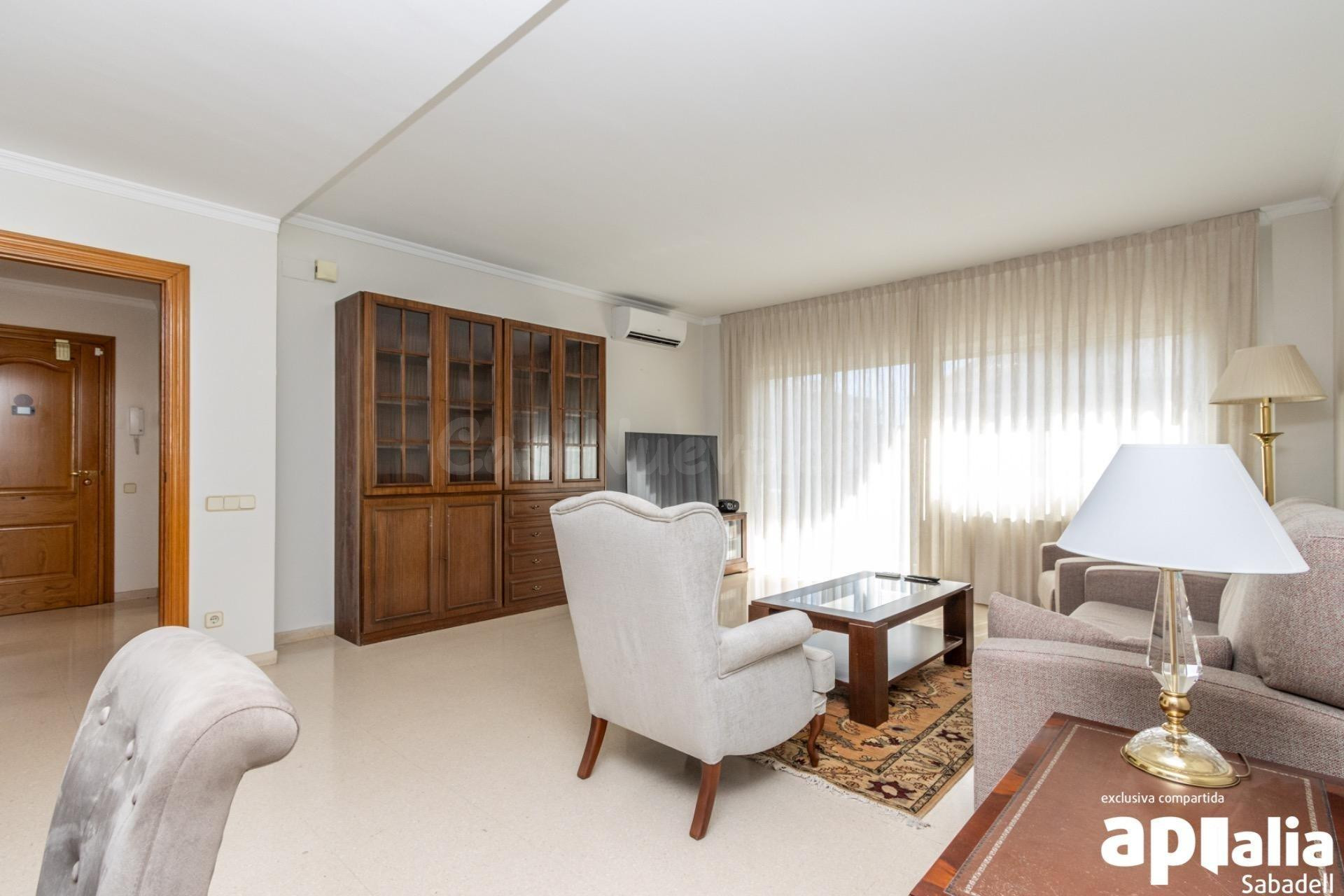 PISO DE 4 habitaciones CON PARKING EN EL EIXAMPLE - foto 4