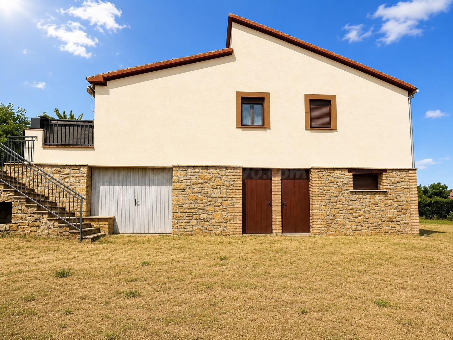 Amplia casa de 323 m2 en entorno natural - foto 3