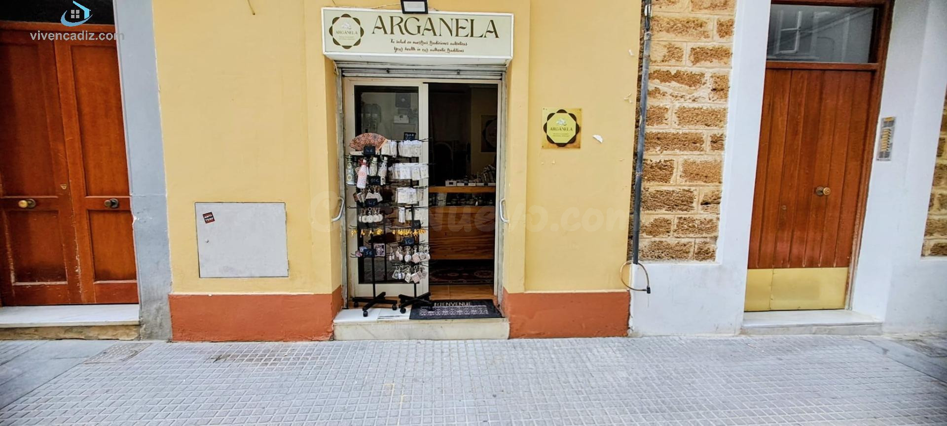 LOCAL COMERCIAL EN VENTA O ALQUILER EN PLENO CENTRO DE CÁDIZ - foto 2