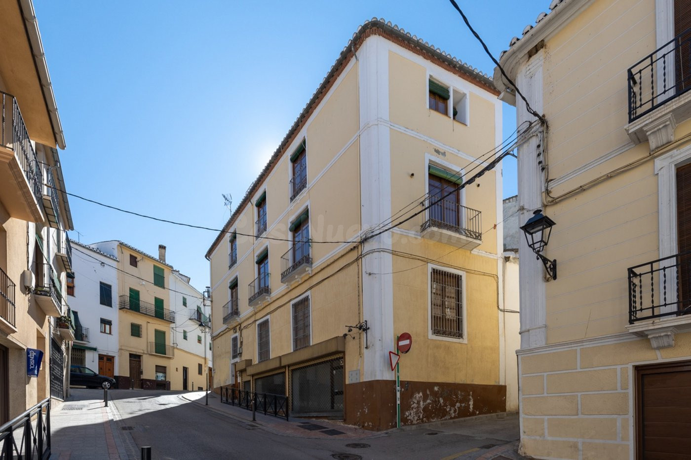 Espectacular edificio a 3 calles con vivienda y locales come - foto 2