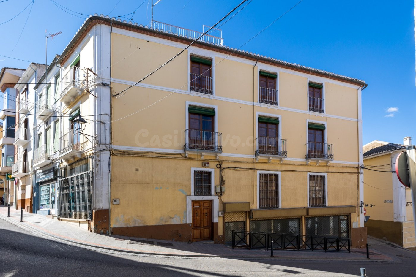 Espectacular edificio a 3 calles con vivienda y locales come - foto 4