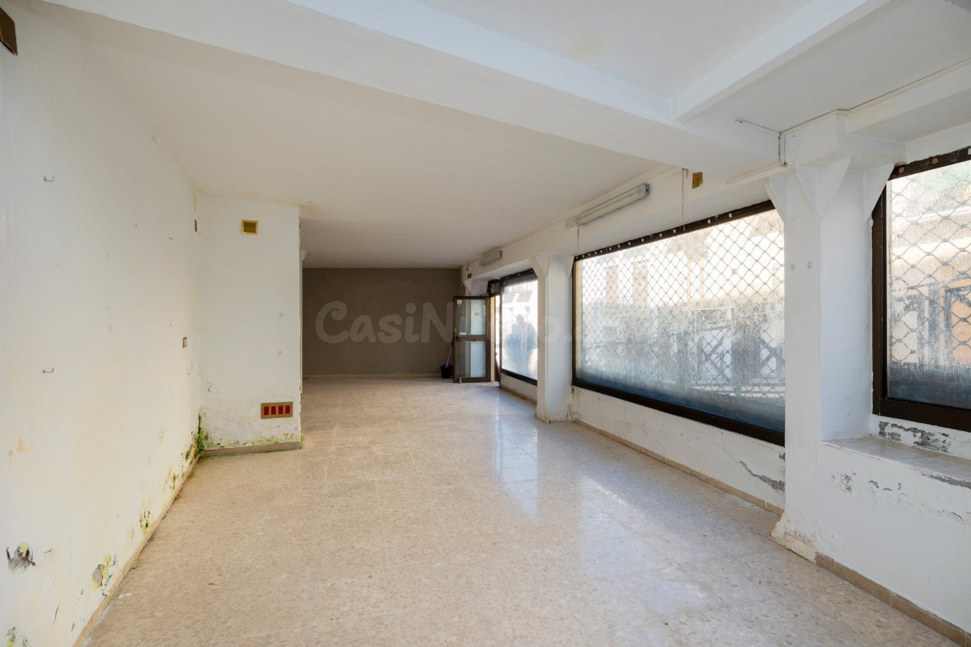 Espectacular edificio a 3 calles con vivienda y locales come - foto 5