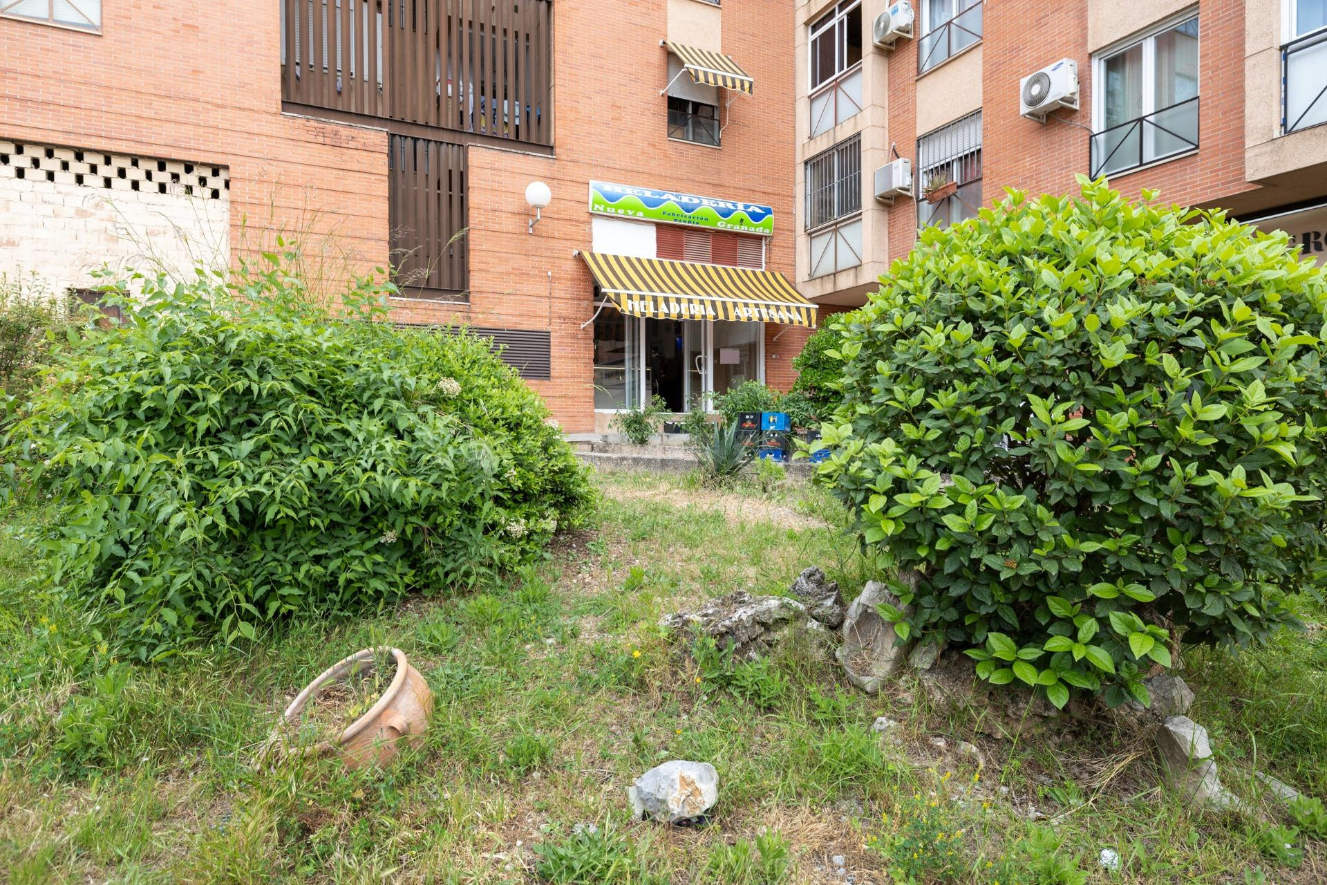¡Oportunidad! Se vende local con negocio de heladería en ple - foto 2