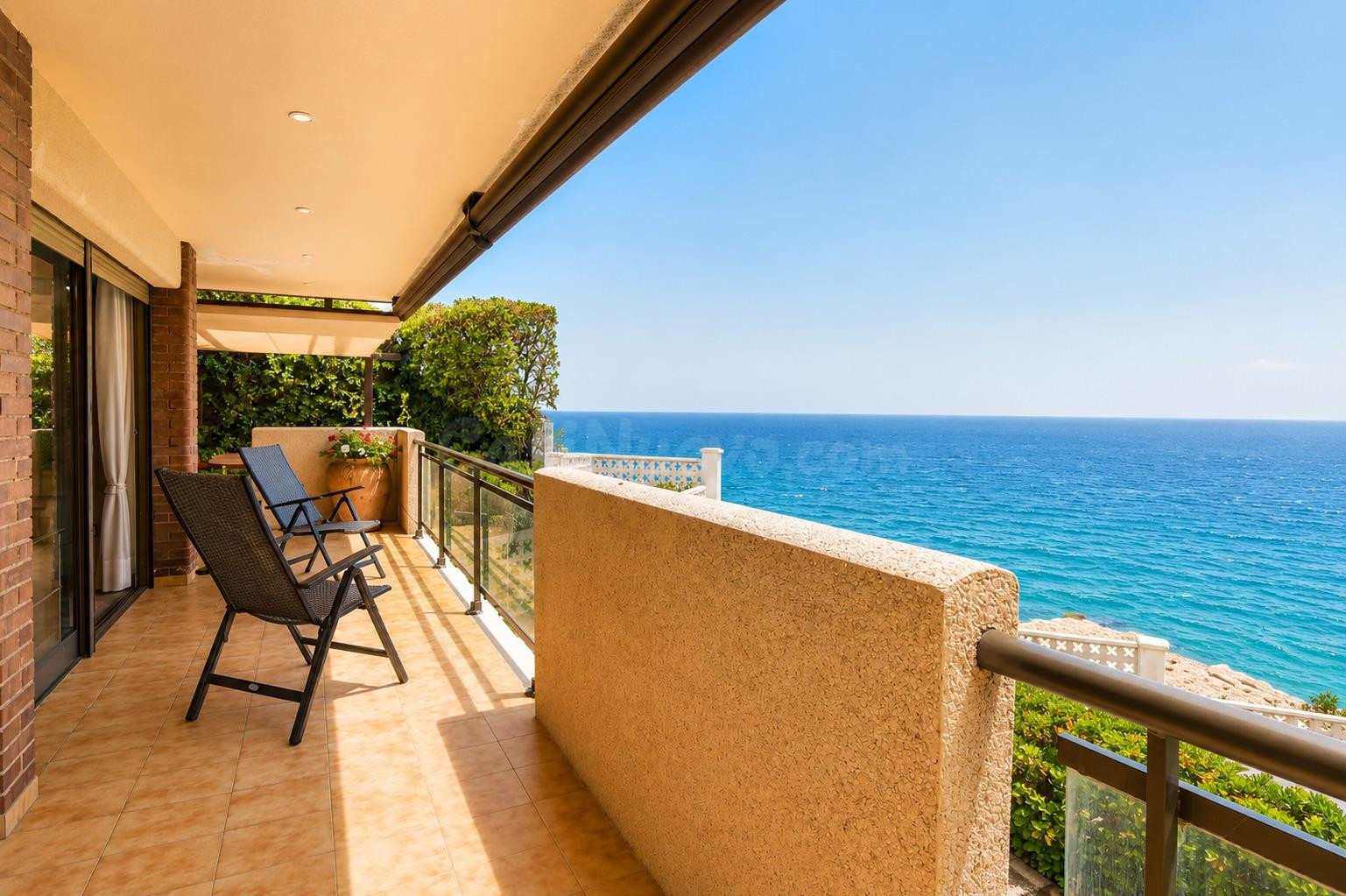 PRIMERA LÍNEA DE MAR · GRAN JARDÍN PRIVADO · PARKING Y TRAST - foto 2