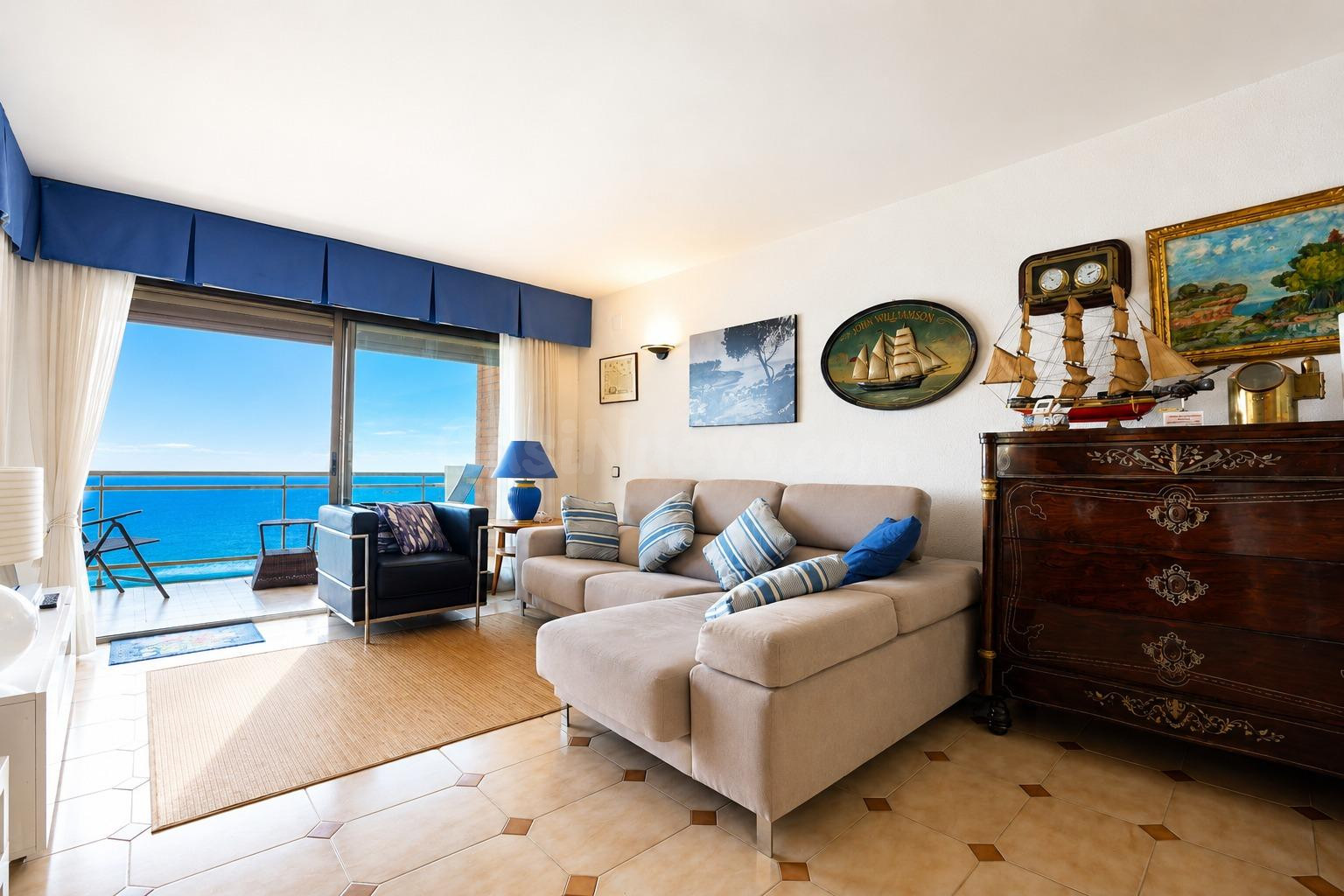 PRIMERA LÍNEA DE MAR · GRAN JARDÍN PRIVADO · PARKING Y TRAST - foto 3