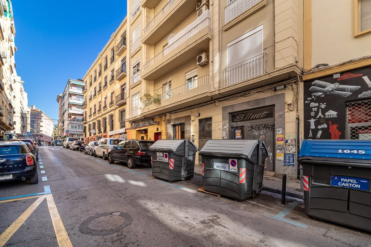 Local comercial en Calle Pintor López Mezquita