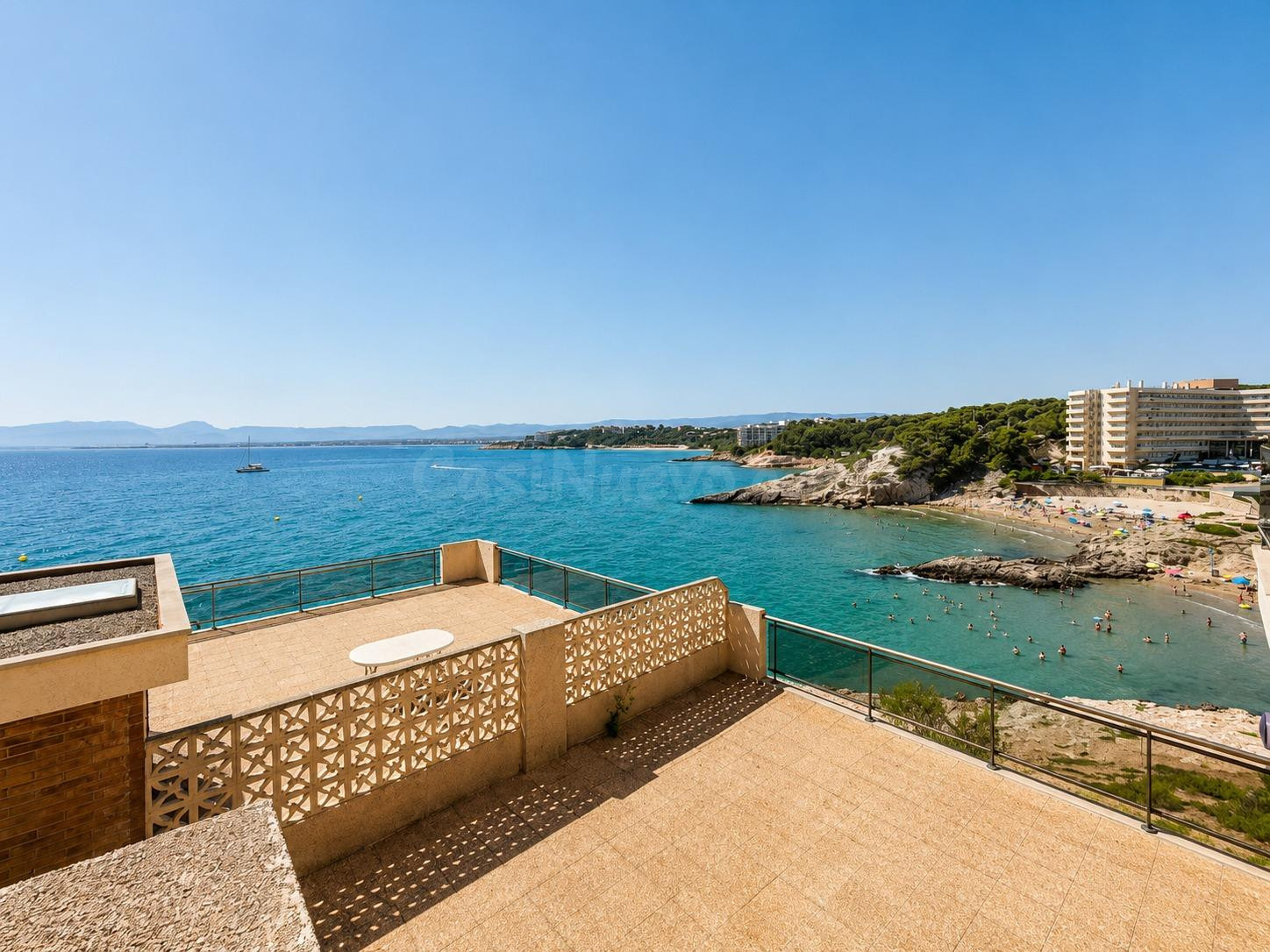 Exclusivo piso con gran solárium privado y vistas al Mar en  - foto 2